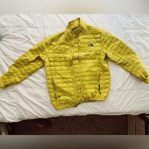 Medium Northface puffy down jacket